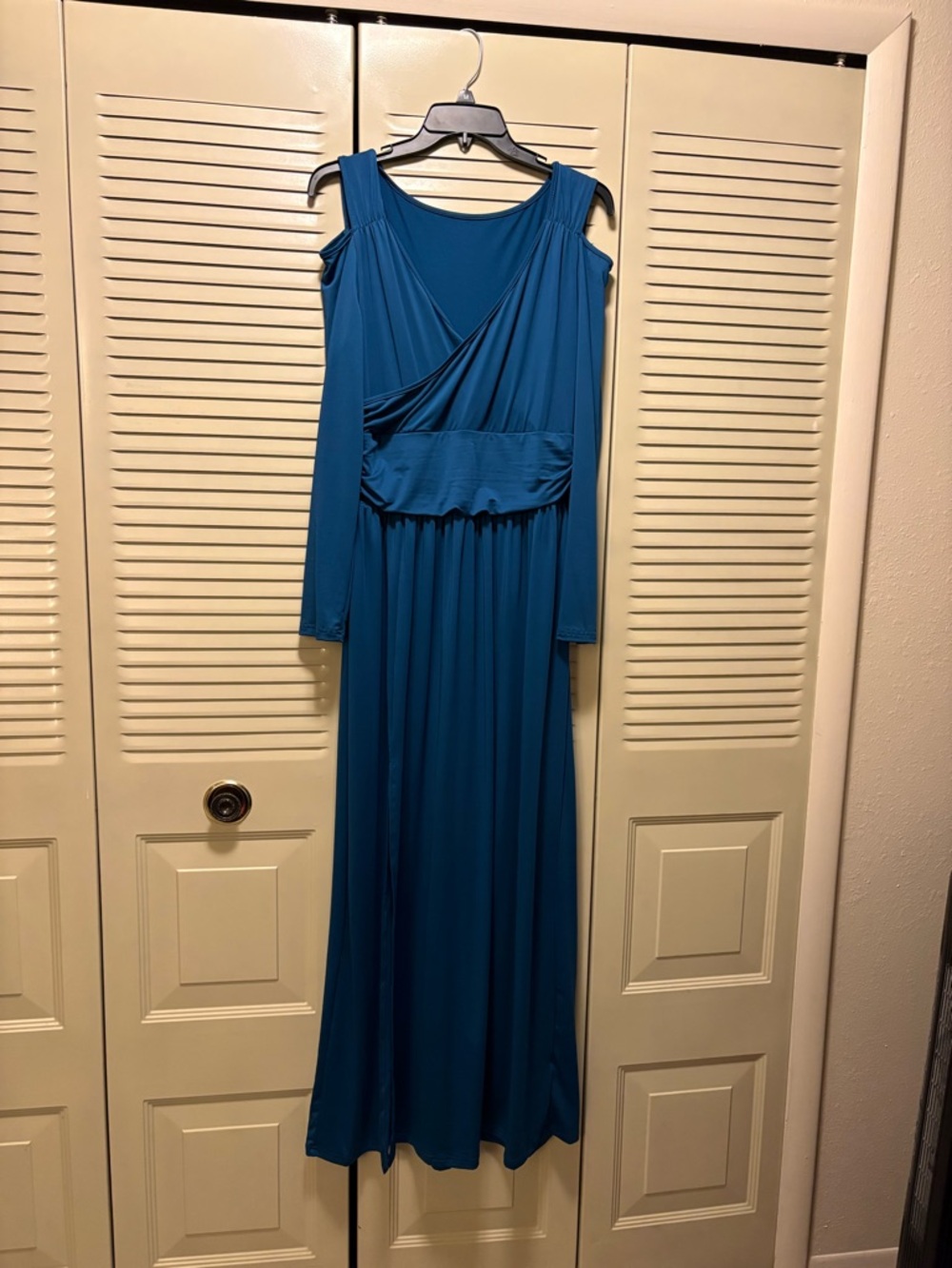 Elegant Teal Cold-Shoulder Maxi Dress